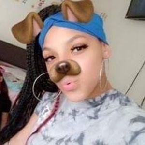 Meet your Posher, Dina